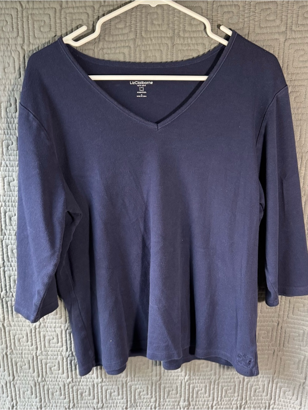 Liz Claiborne New York Women XL Blue V Neck Essentials 3/4 Sleeve Knit Top Shirt